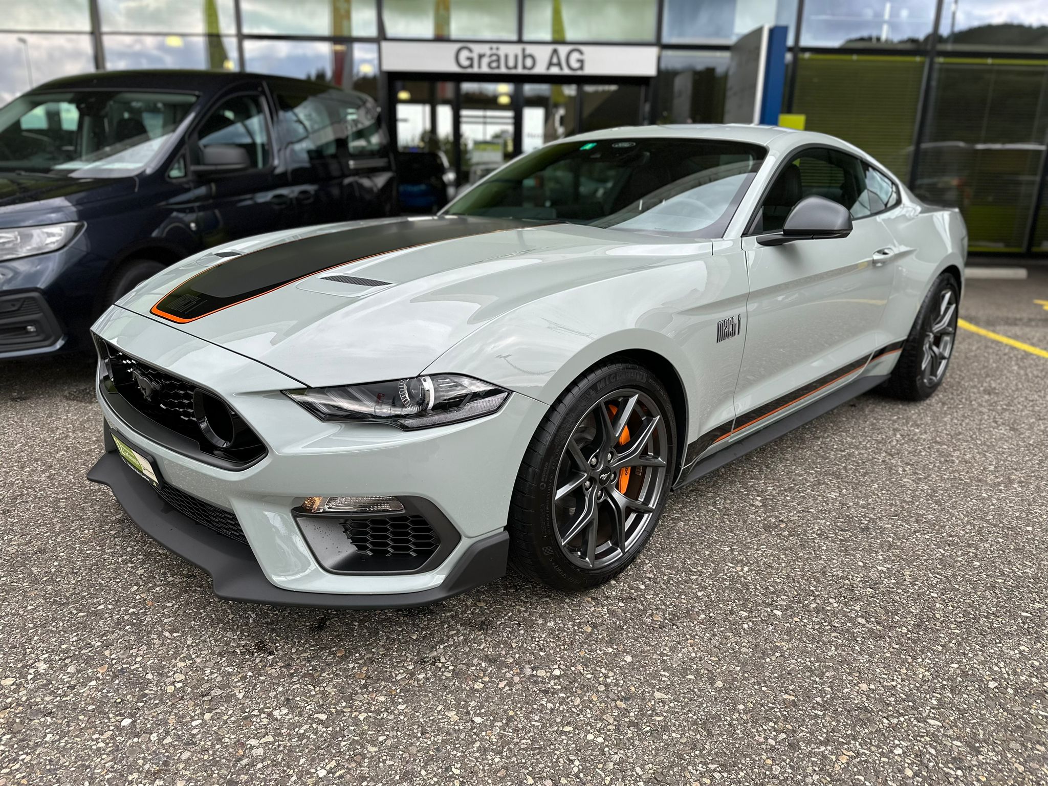 car-image-0