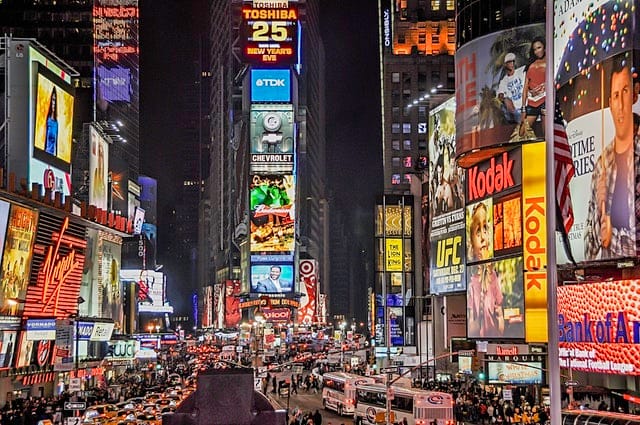 blog item card - 4 ways to determine how car leasing advertisers can fool you. Make the right decision and expand your knowledge about car leasing.