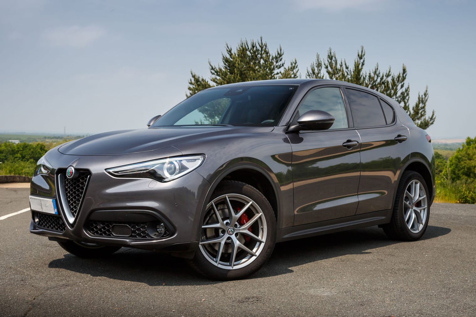 blog item card - Which SUVs are available on the Swiss market and which one suits you? Discover the top 10 SUVs - from VW to Tesla.