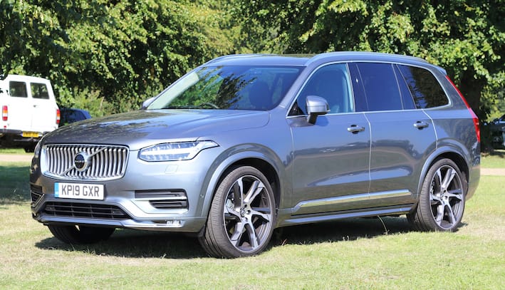 blog item card - The Top 10 7-Seater cars available in Switzerland: From Audi to Nissan, read more about which car will serve your needs best, whether you have a big happy family or need space to transport more luggage.