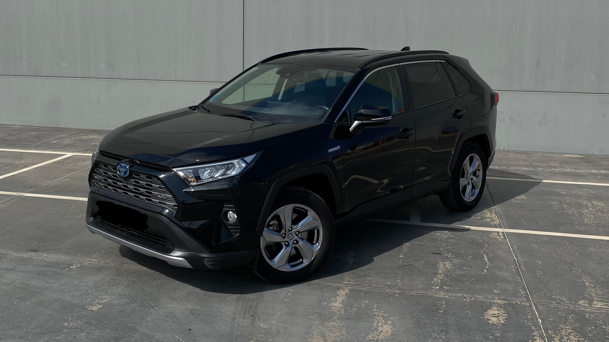 blog item card - Discover the best plug-in hybrid cars for leasing in Switzerland! Whether Toyota, Volvo, BMW or VW - get an overview of consumption, electric range and much more.