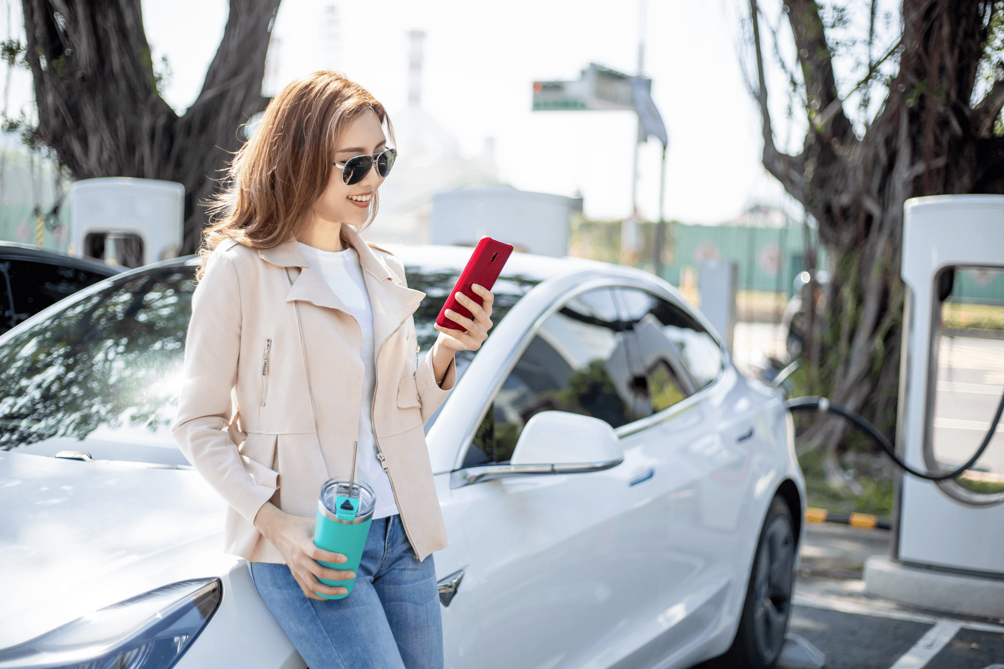 blog item card - Find out now if leasing an electric car is right for you and choose one from more than 500 electric car deals.