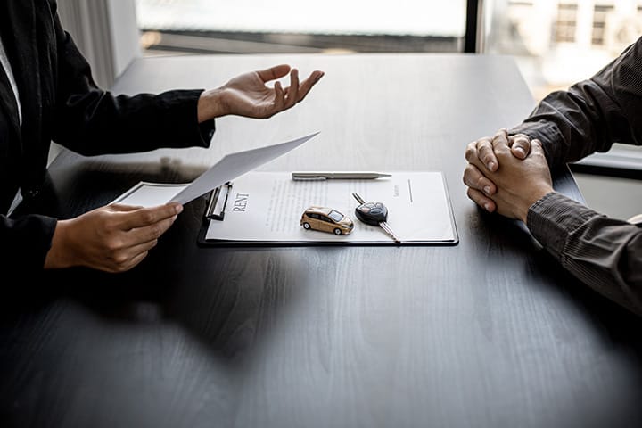 blog item card - We present 6 leasing stereotypes that are not true, but persist.