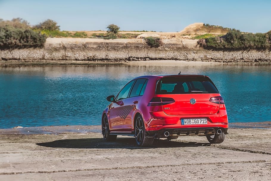 blog item card - Discover the top 10 hatchbacks in Switzerland! Would you prefer a Skoda, Mitsubishi, Renault or Kia? We are here to help you decide!
