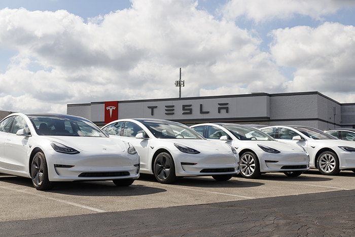 blog item card - Find out in comparison which tesla model fits your needs and requirements better.